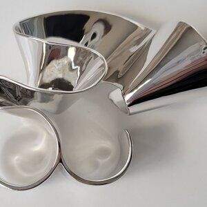 Henri Bendel Metal Ruffle Double Finger Ring